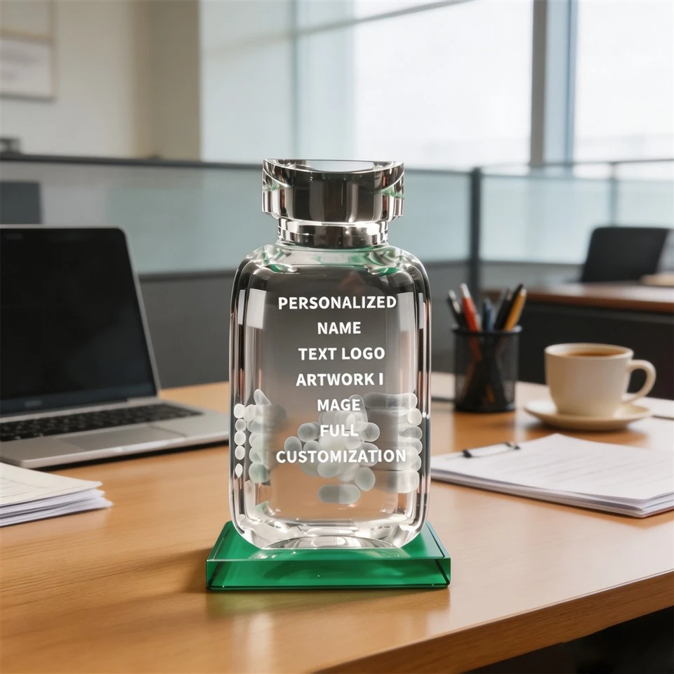 Trofeo de cristal con base verde en forma de frasco de pastillas